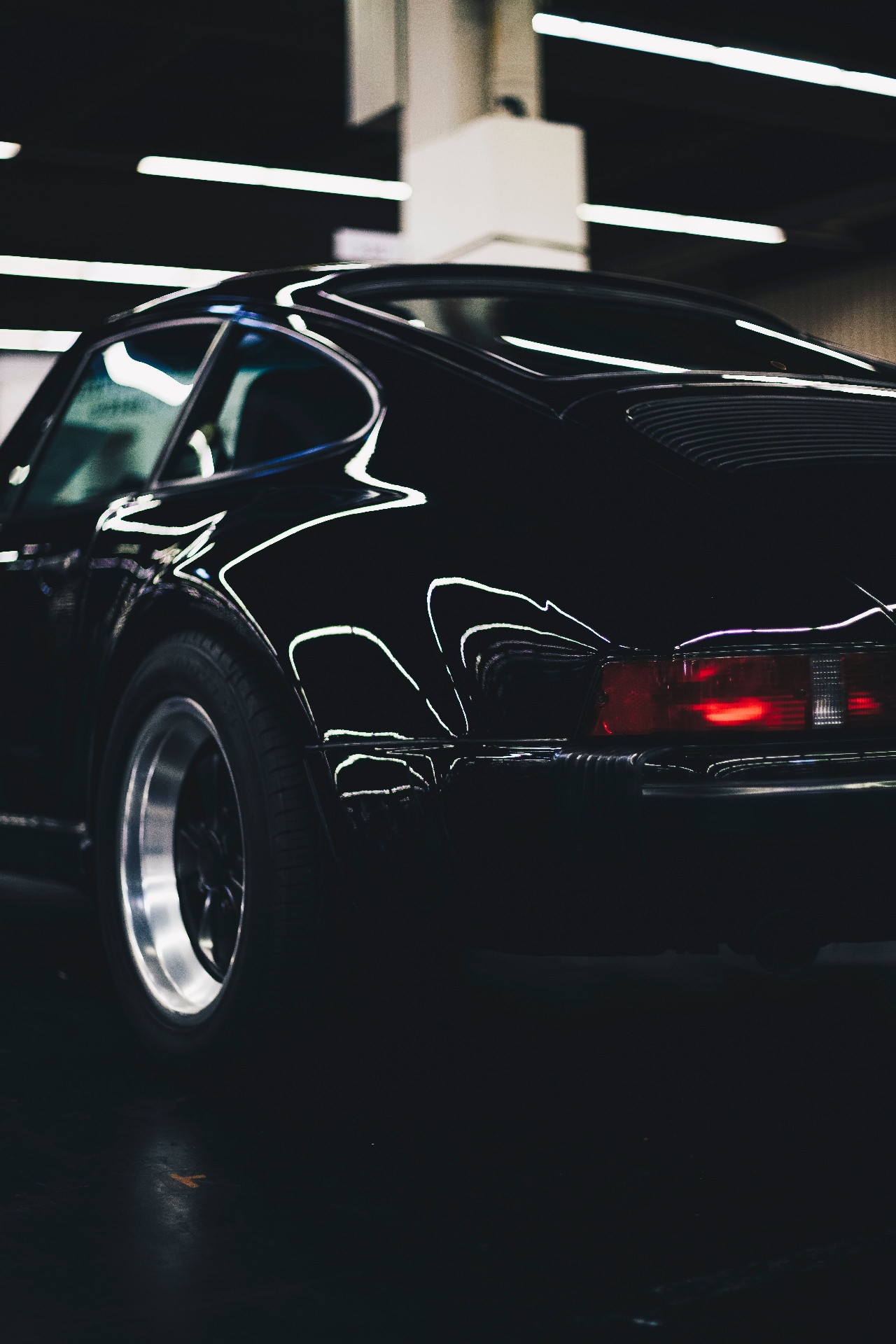 Black Porsche 911 reflection detail